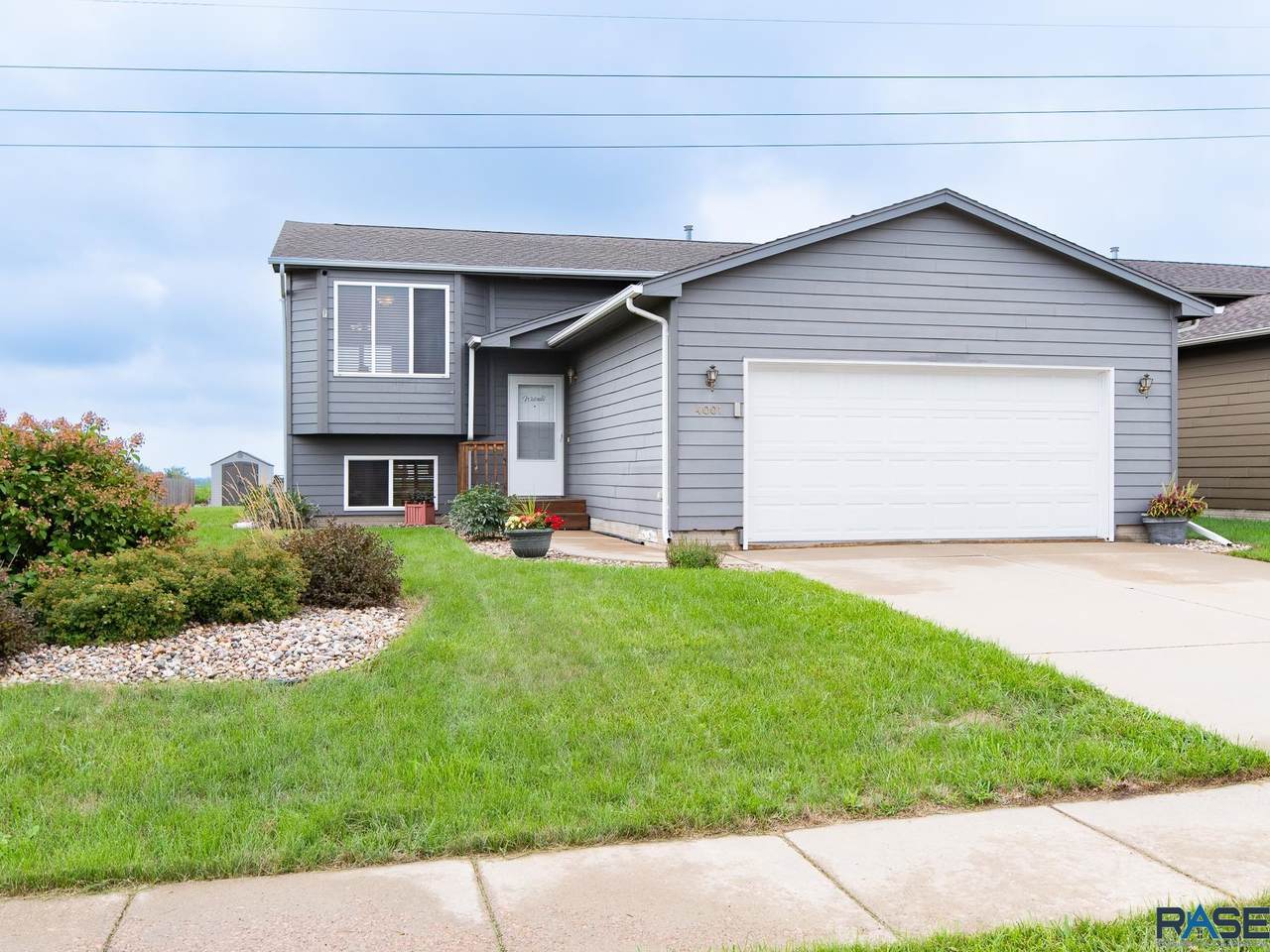 4001 93rd St - Photo 1