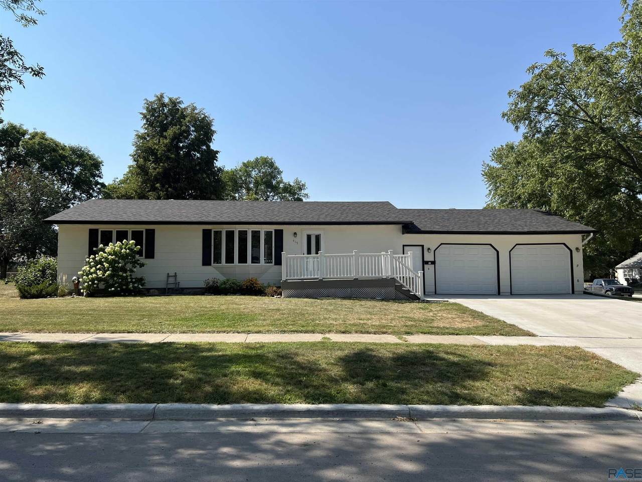 415 West Ave - Photo 1