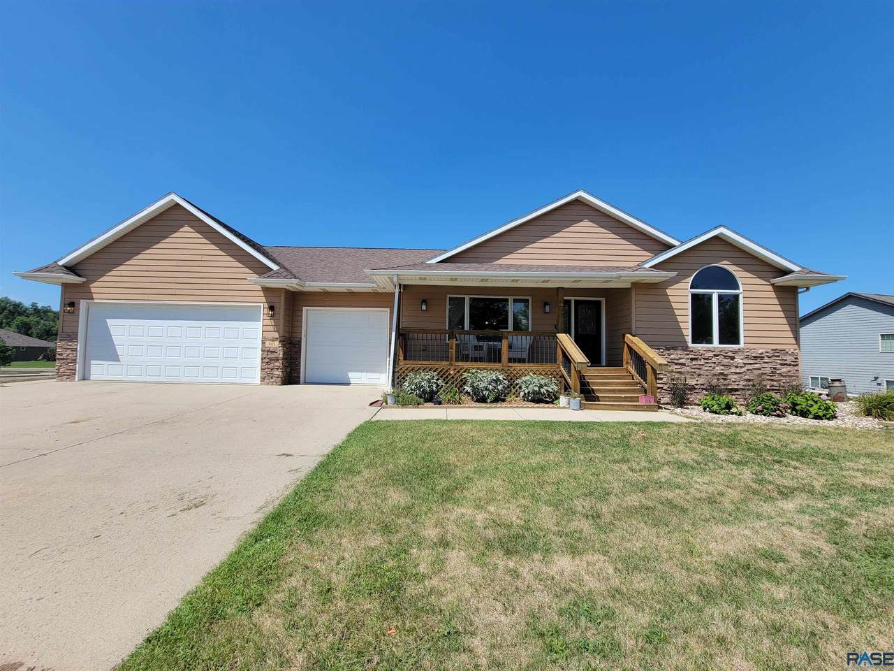 801 Danielle Dr - Photo 1