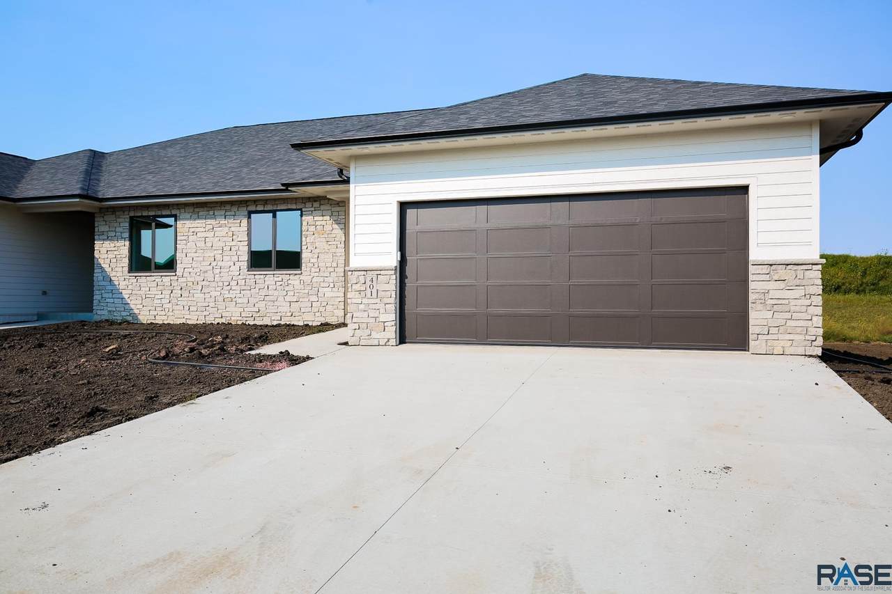 401 Wildcat Dr - Photo 1