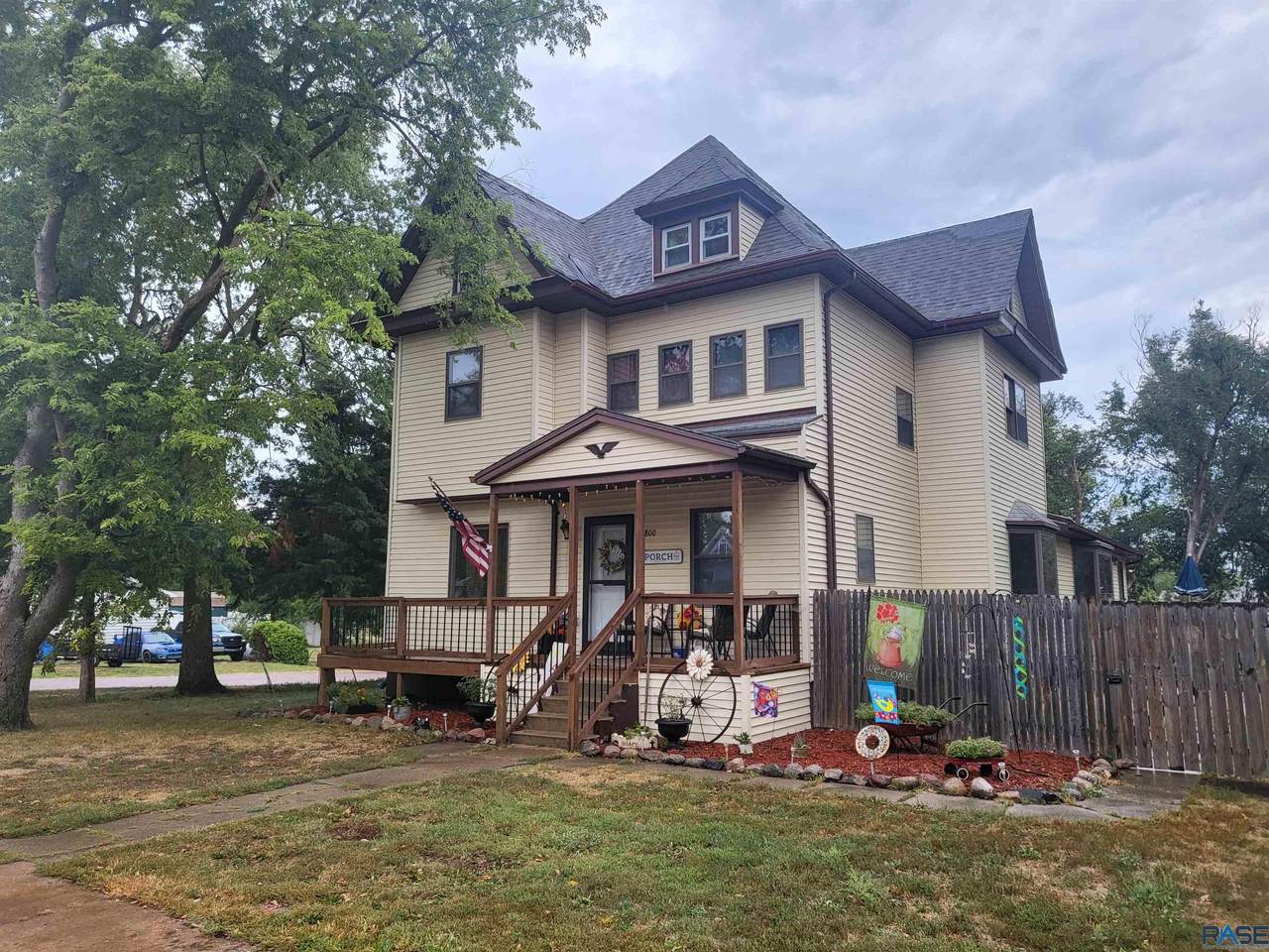 800 3rd St - Photo 1