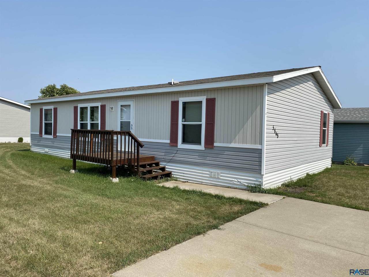 5649 Meridian Pl - Photo 1
