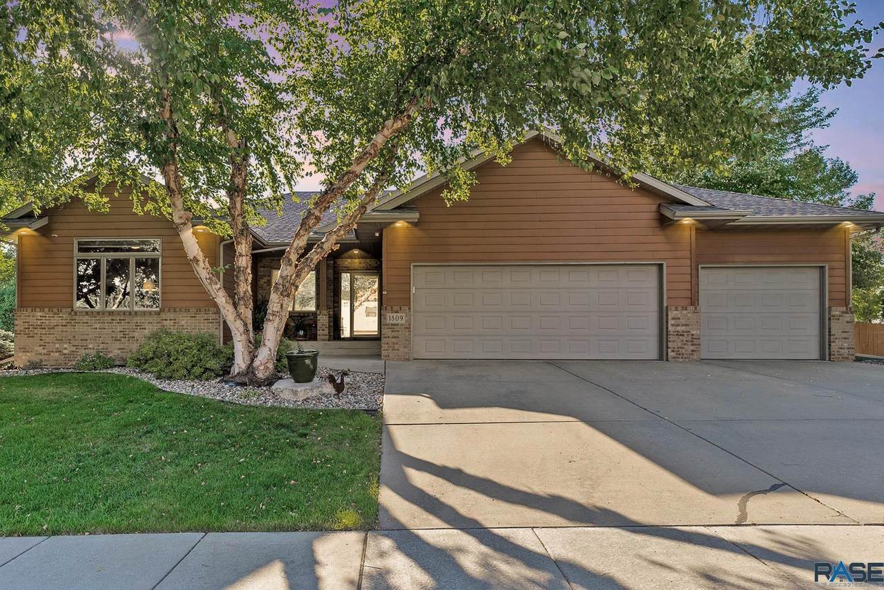 1809 Laquinta St - Photo 1