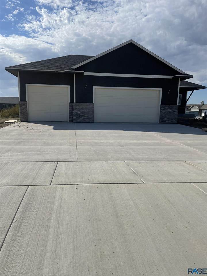 5909 Seubert Ave - Photo 1