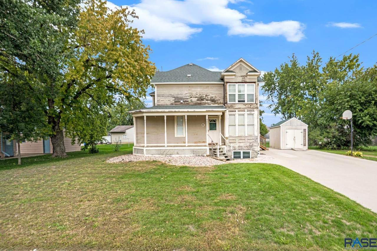 412 1st Ave - Photo 1
