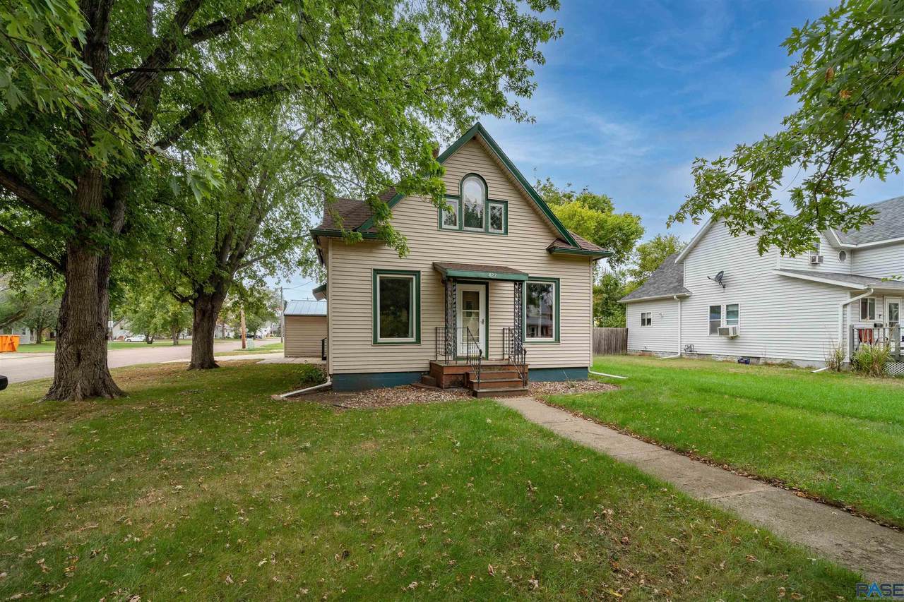 427 Main St - Photo 1