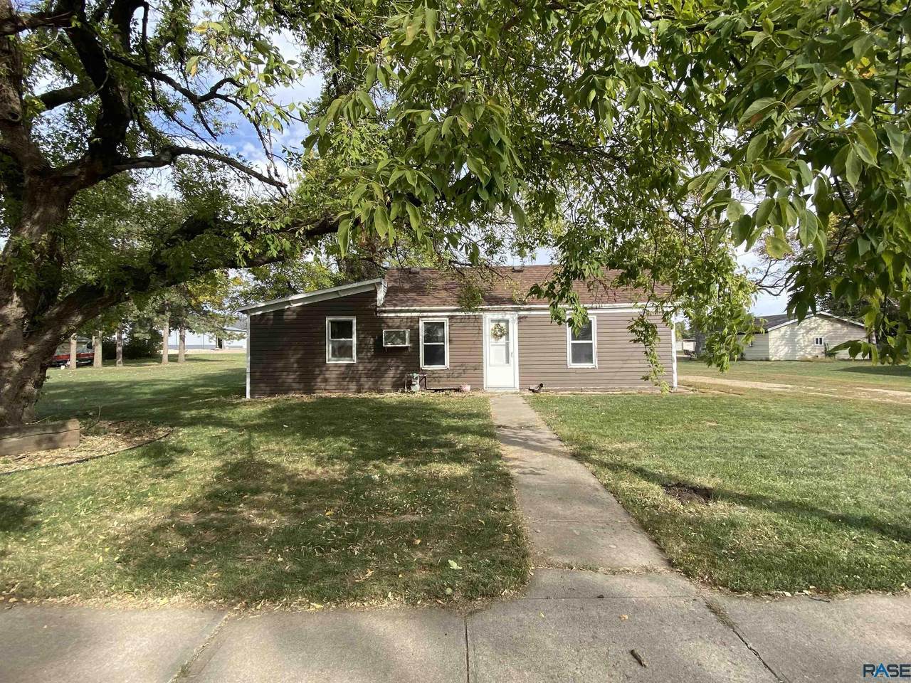 604 4th St - Photo 1
