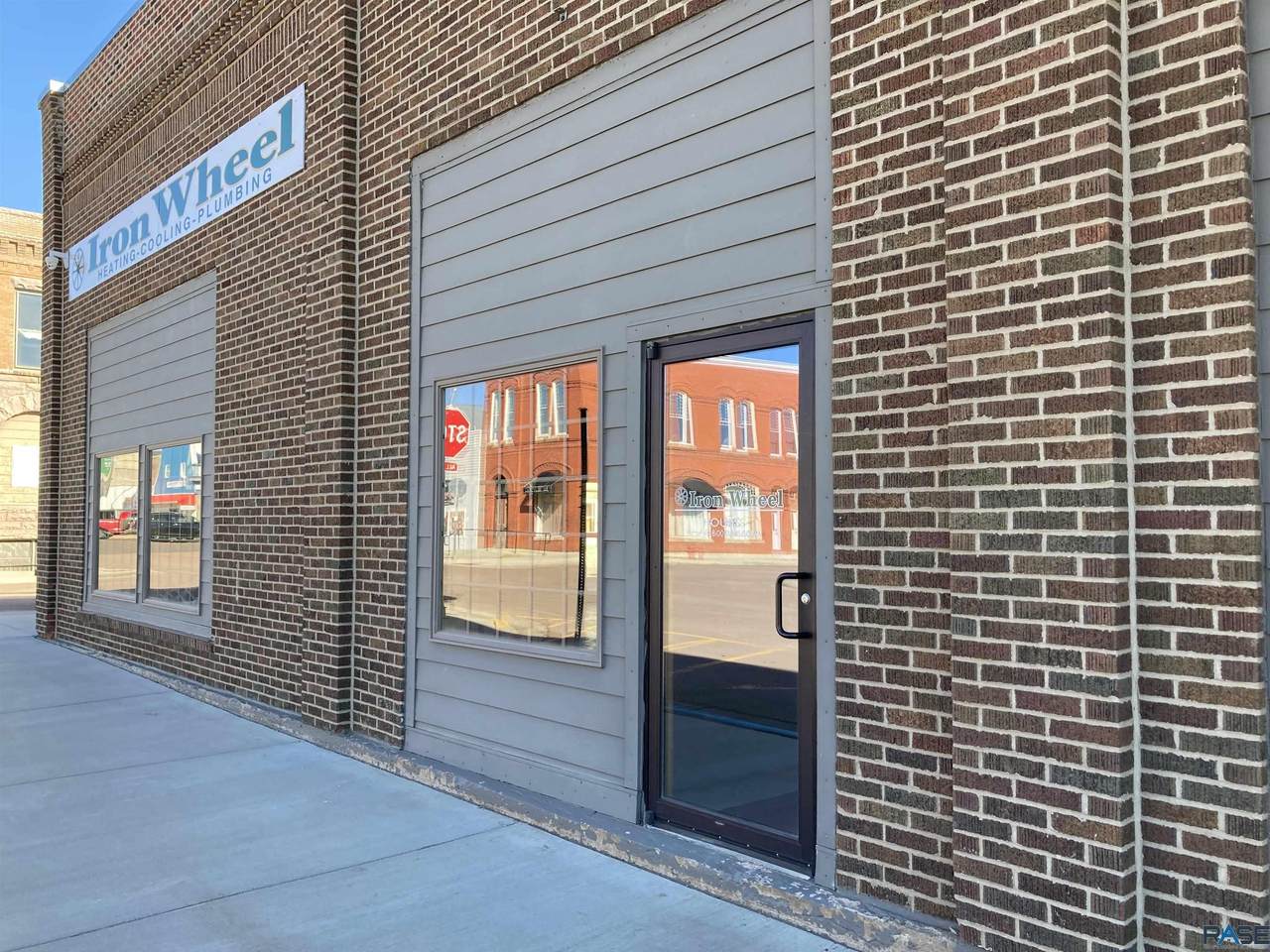 140 Main St - Photo 1