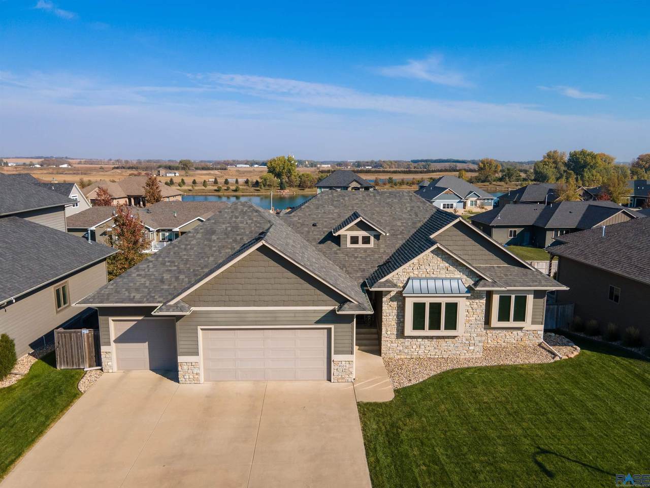 9104 Dragonfly Dr - Photo 1