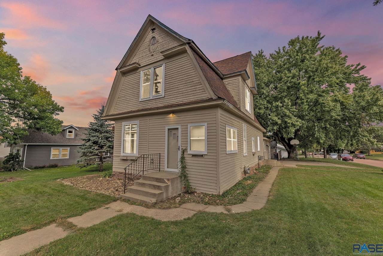 408 3rd St - Photo 1