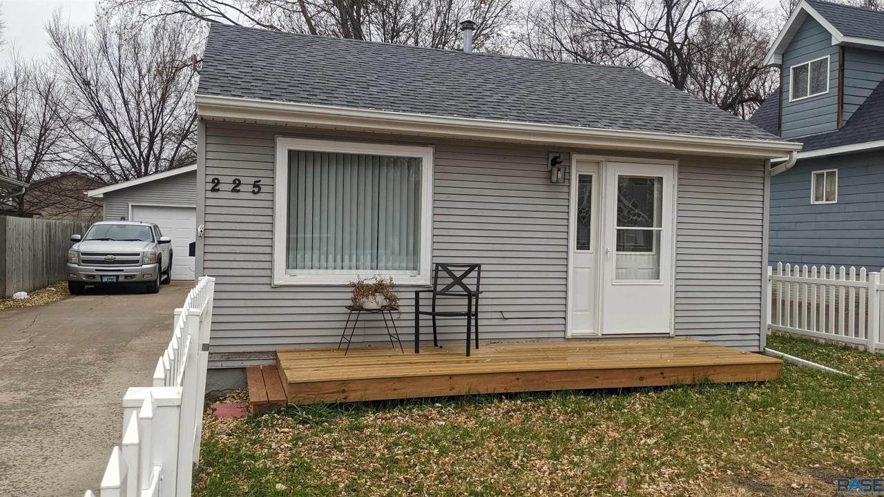 225 Holly Ave - Photo 1
