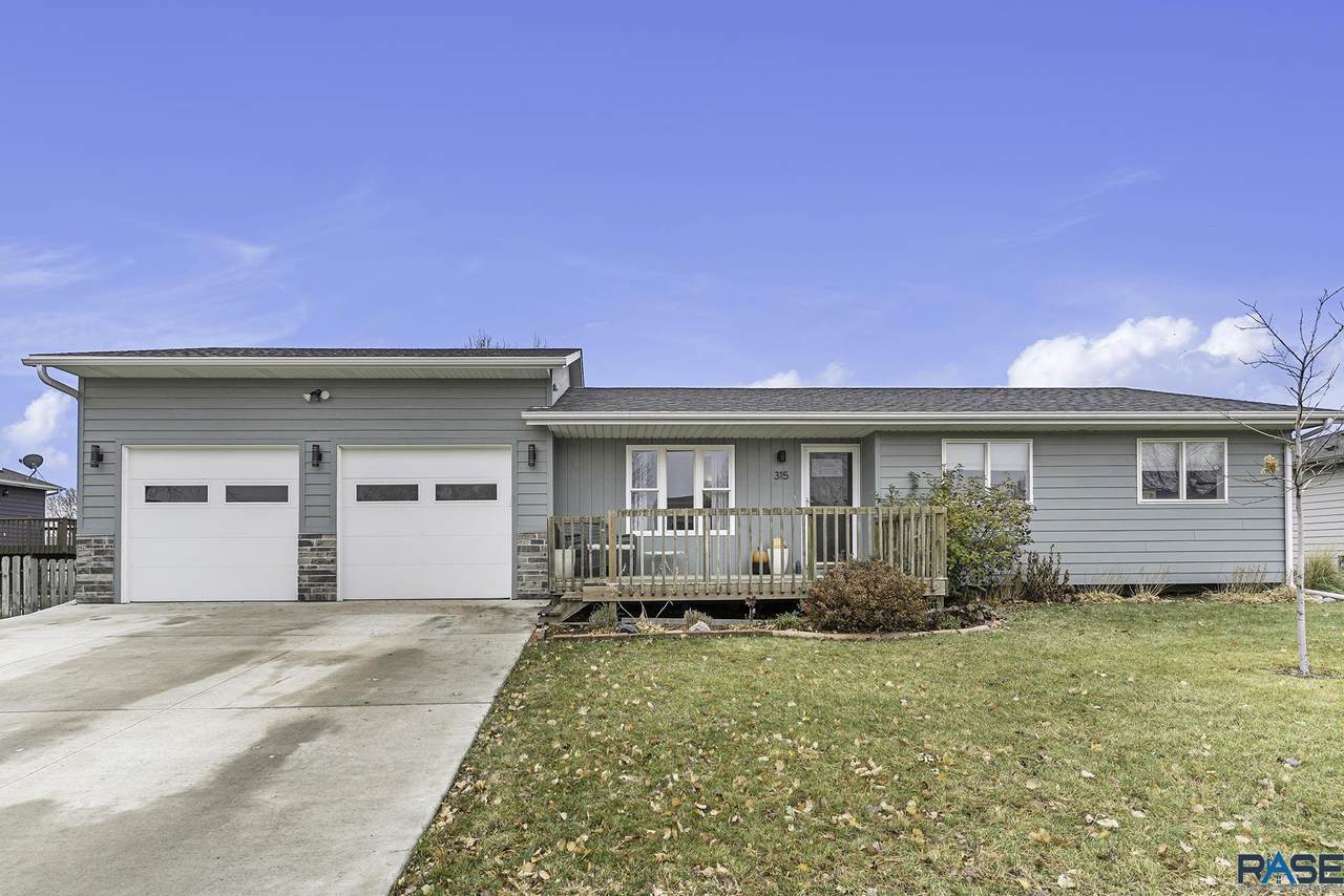315 James Ave - Photo 1