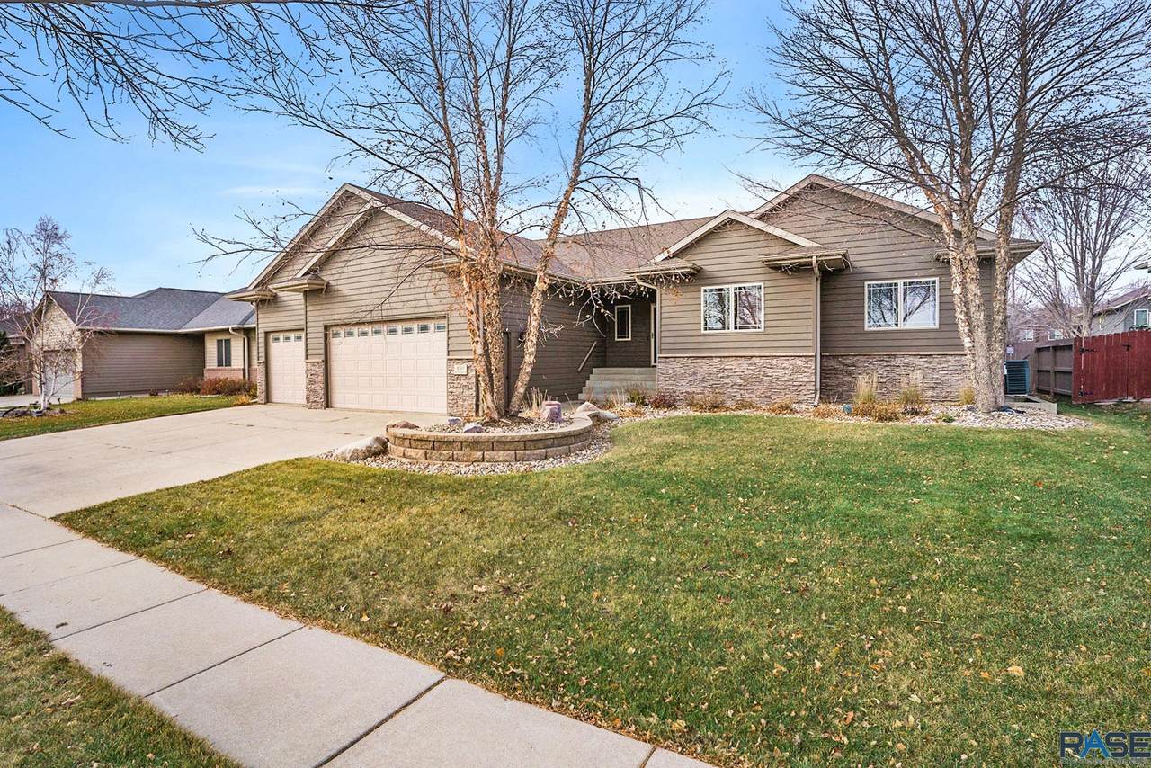8301 Seven Oaks Dr - Photo 1