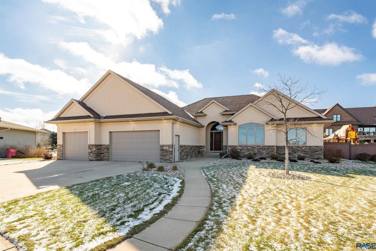 7424 Ballymore Cir - Photo 1