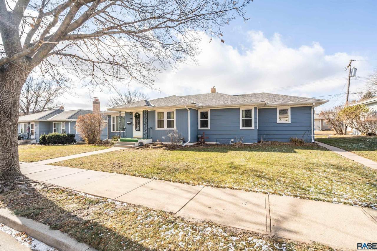 1515 Willow Ave - Photo 1