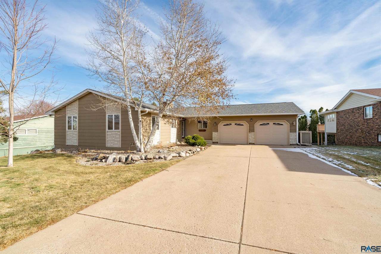2013 Elizabeth Dr - Photo 1