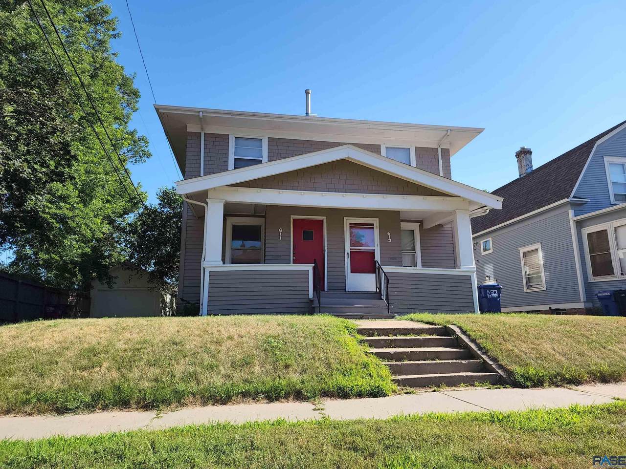 613 16th St - Photo 1