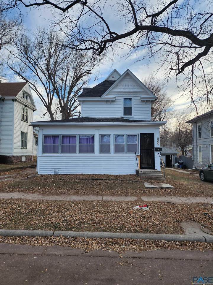 805 13th St - Photo 1