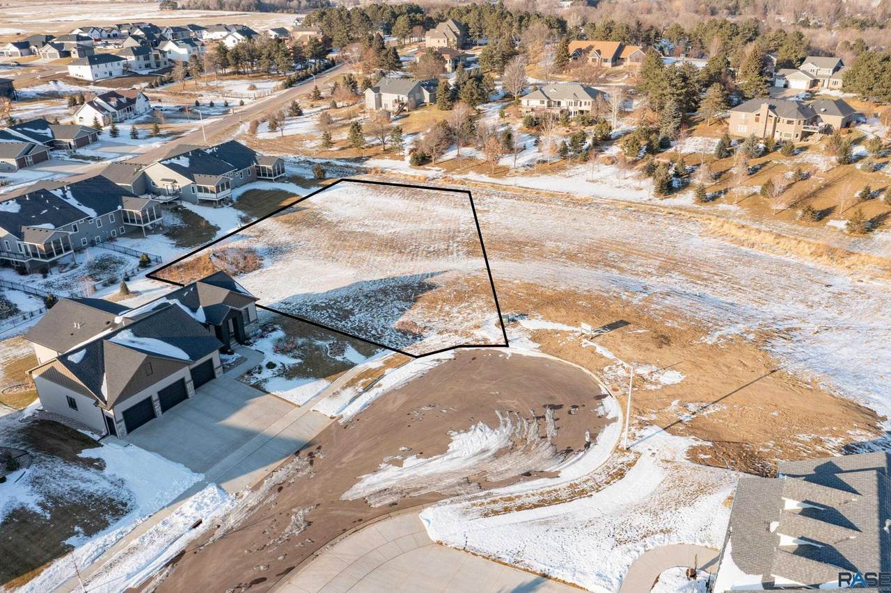 209 Tumble Creek Cir - Photo 1