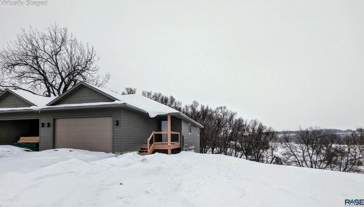 1821 Oberg Cir - Photo 1