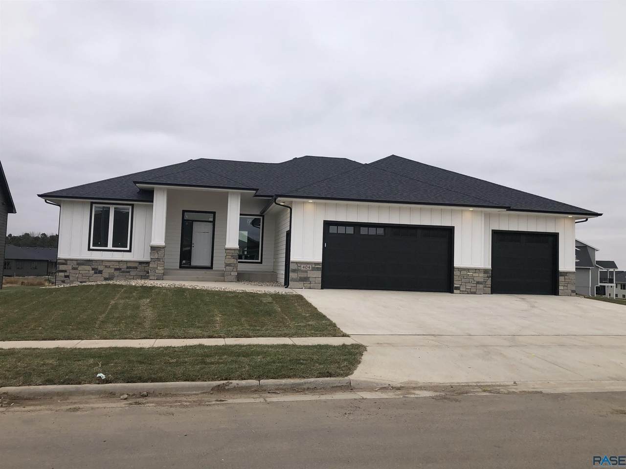 404 Wildcat Dr - Photo 1