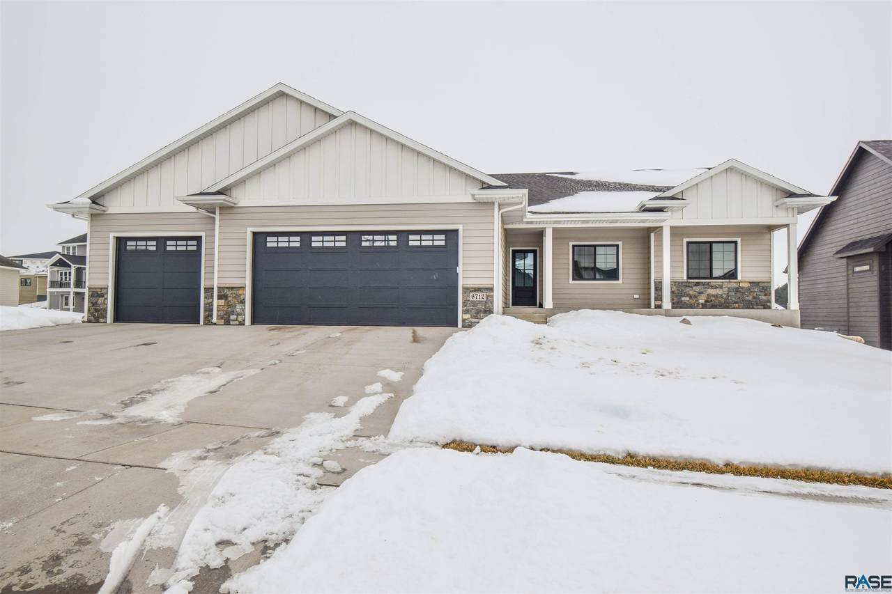 6712 Spitfire Cir - Photo 1