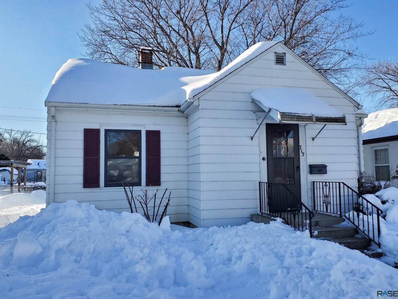 715 Glendale Ave - Photo 1