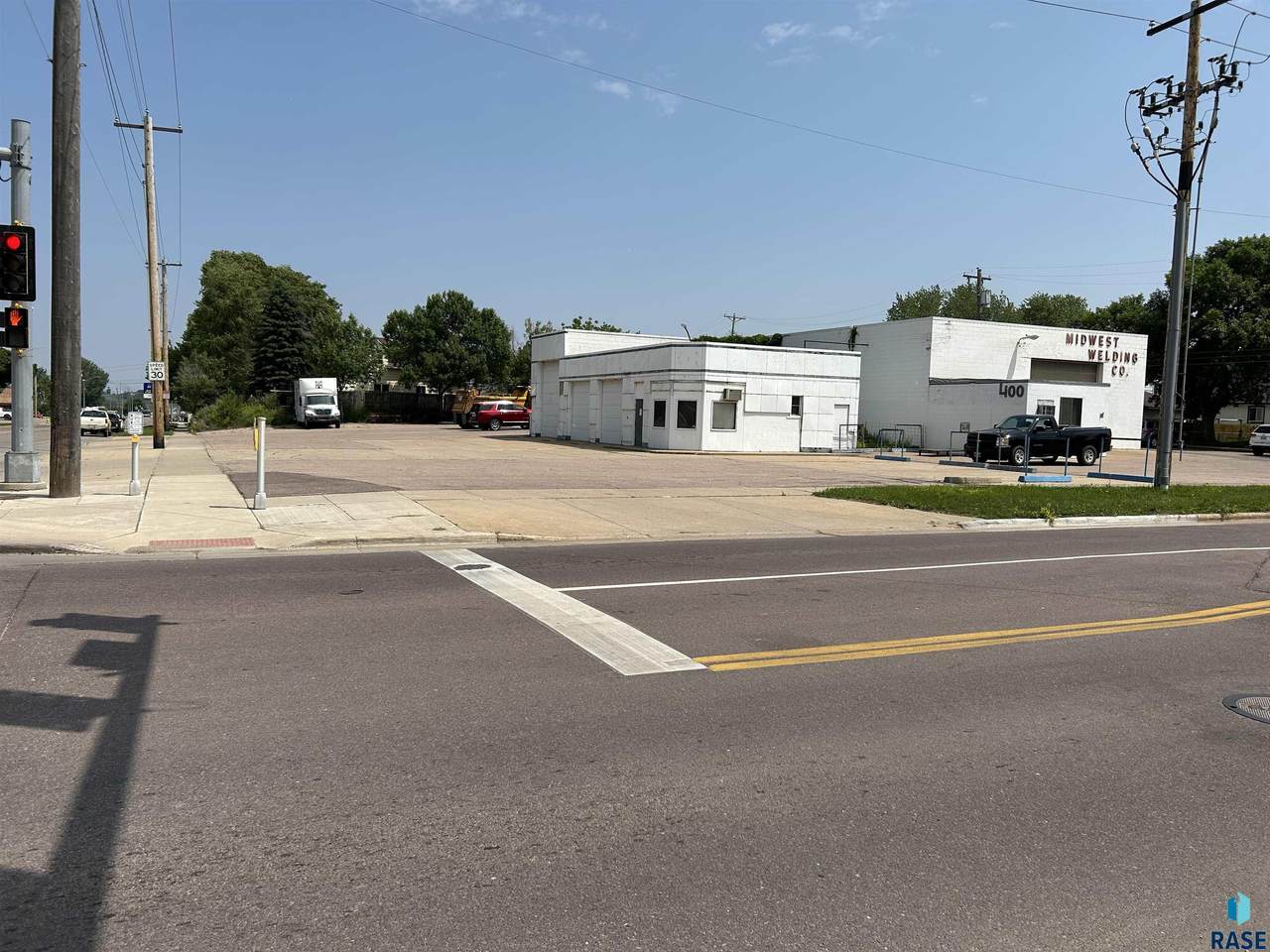 400 Weber Ave - Photo 1
