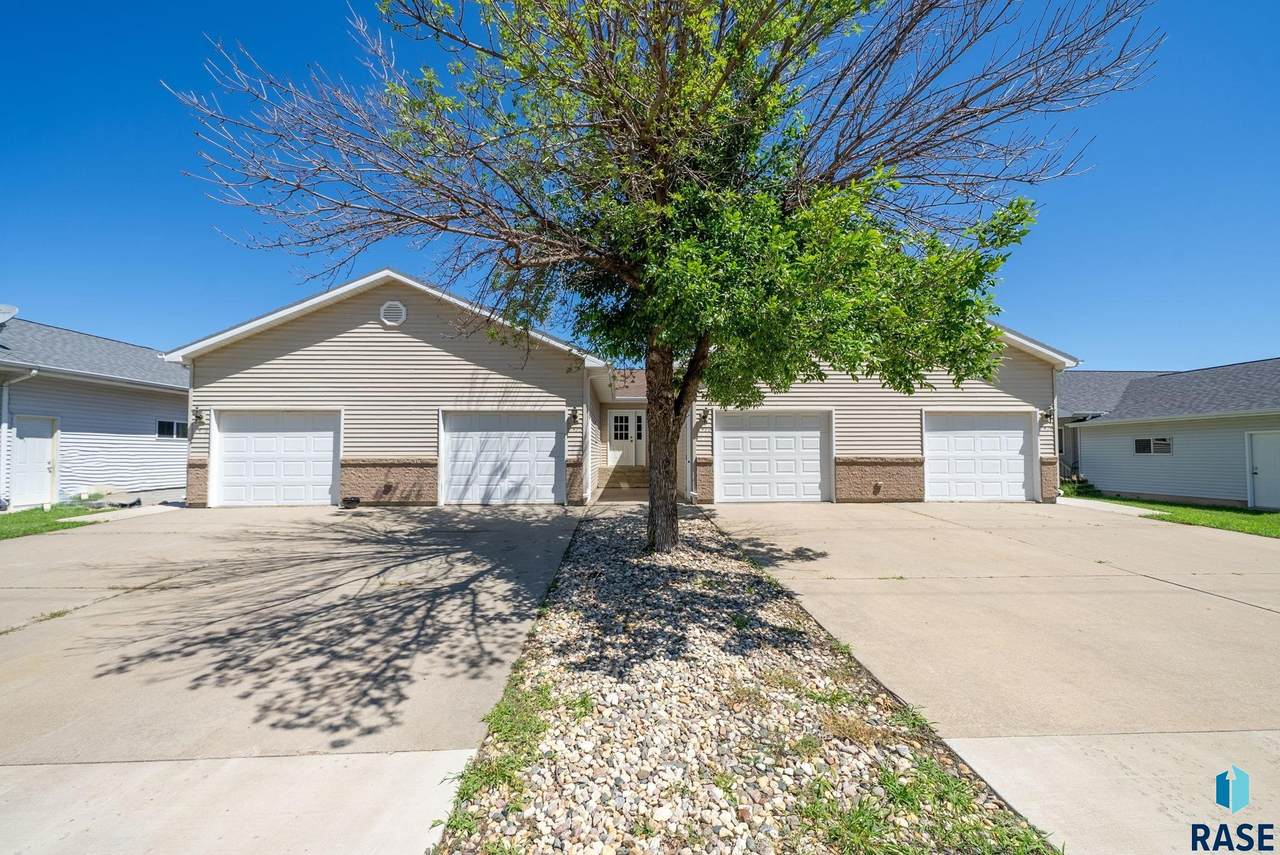 1418 Redwood Blvd - Photo 1