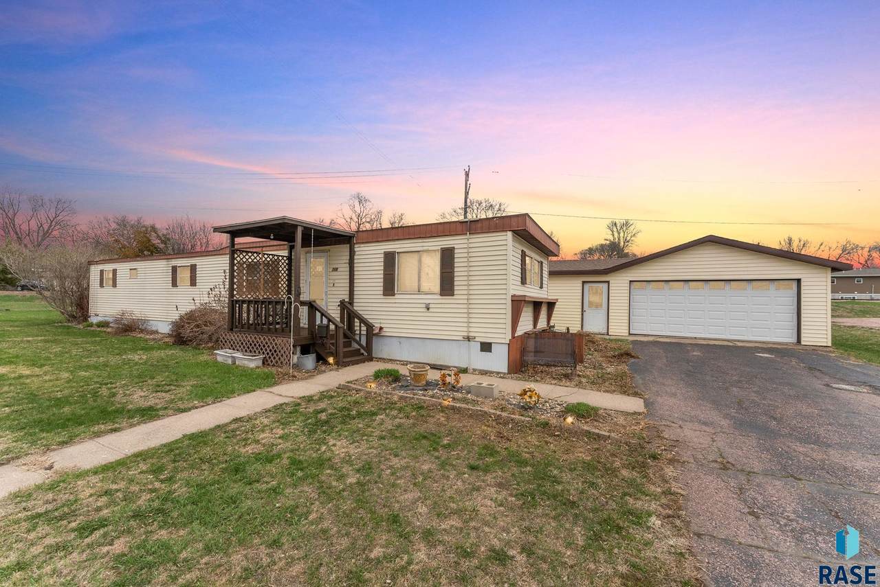 710 4th St - Photo 1