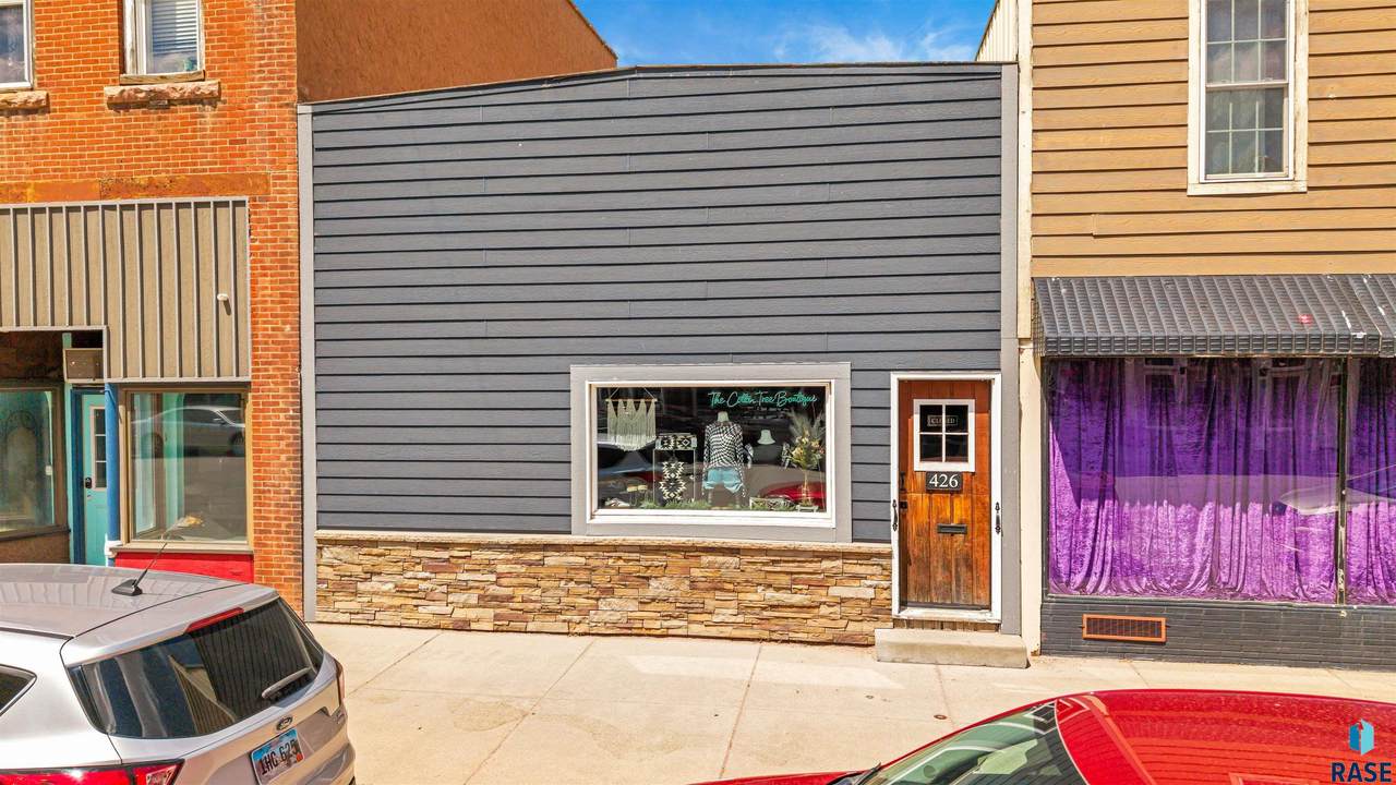 426 4th St - Photo 1