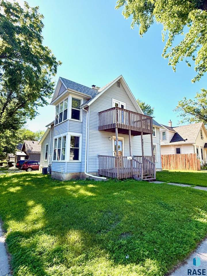 425 Prairie Ave - Photo 1