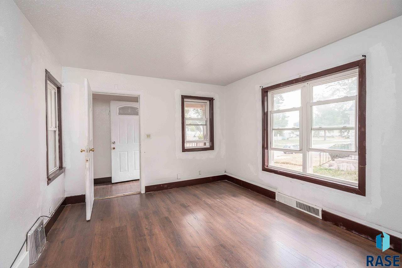 919 Dakota Ave Avenue - Photo 1