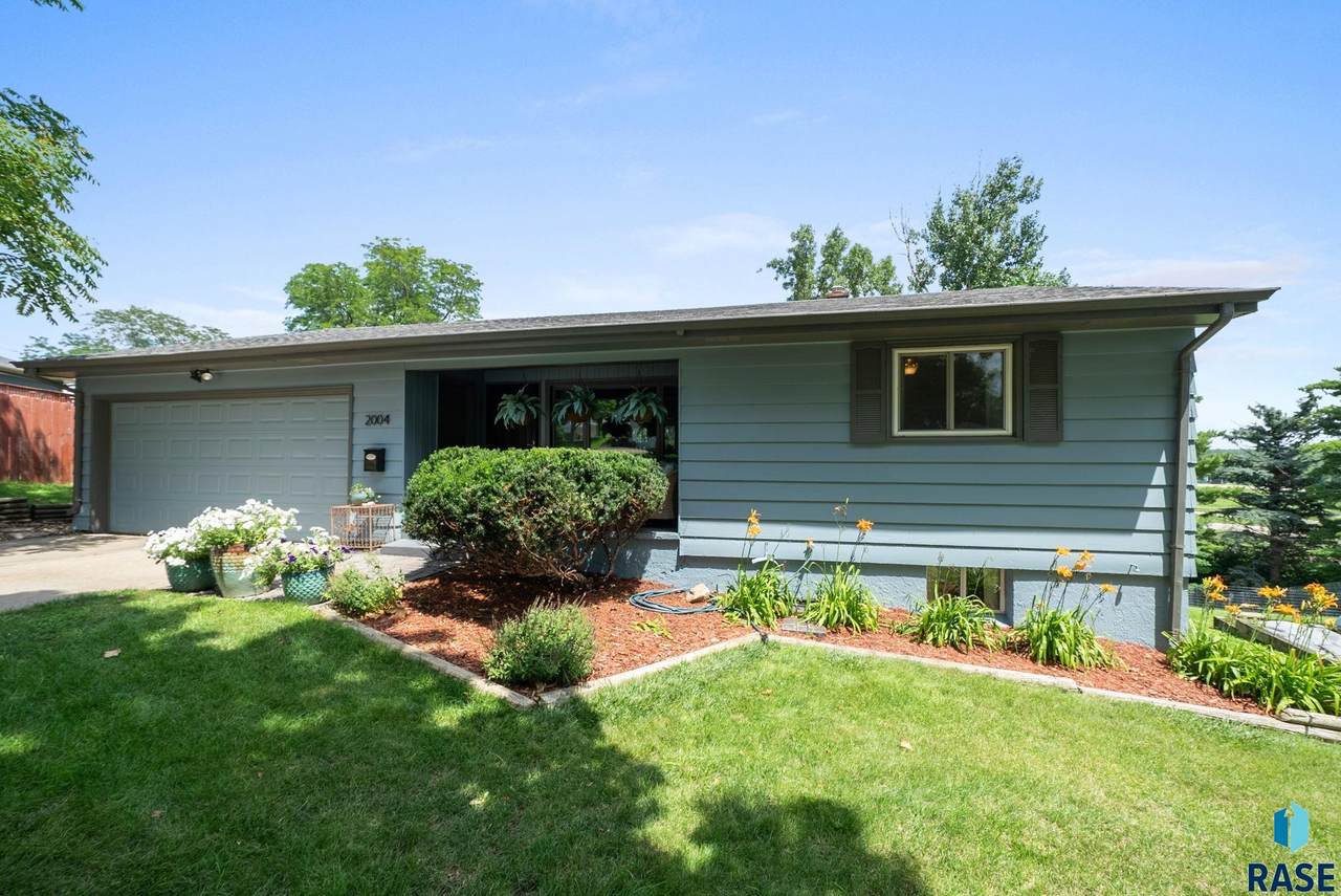 2004 Crestwood Rd Road - Photo 1