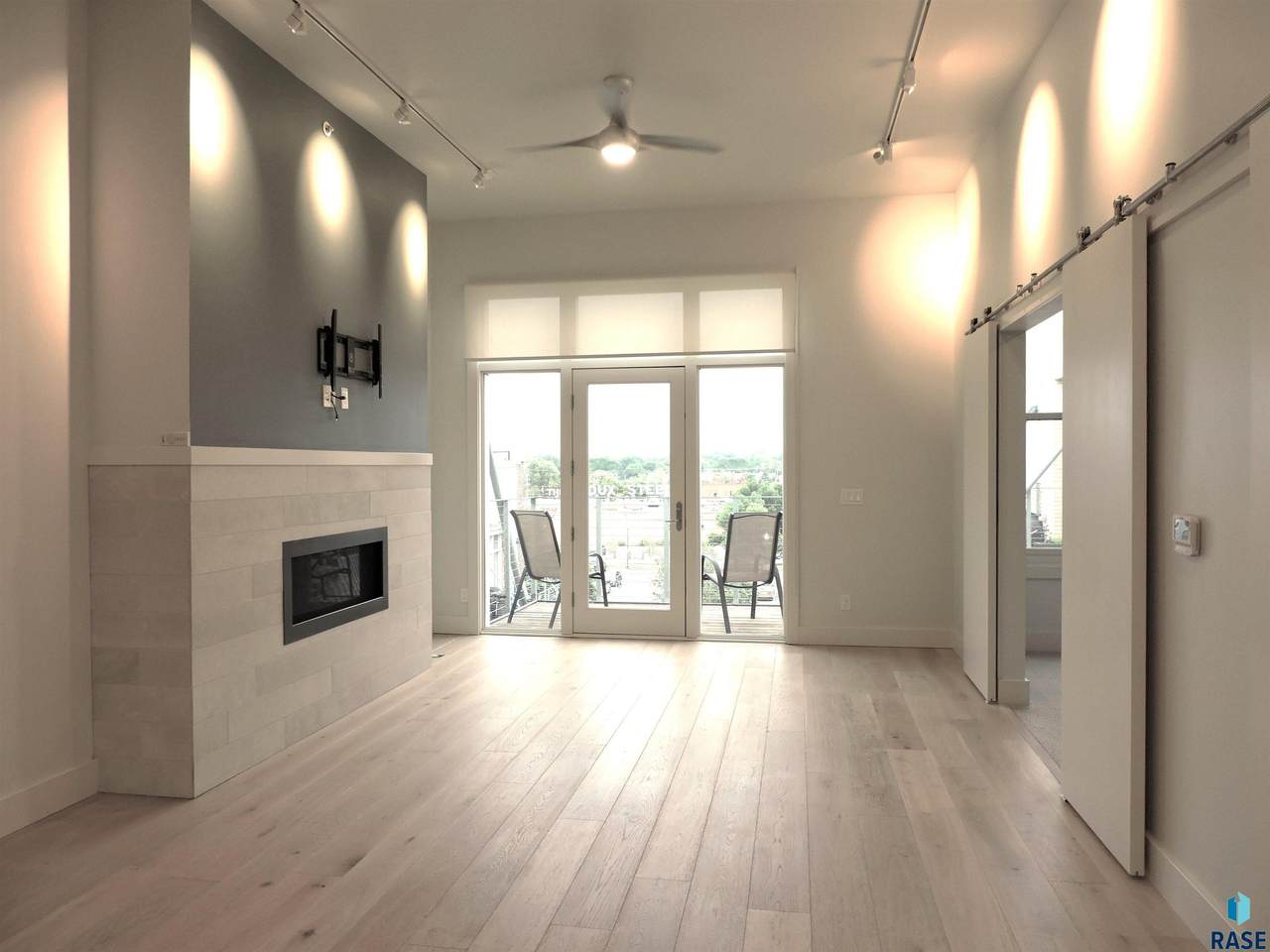 421 Phillips Ave Avenue - Photo 1