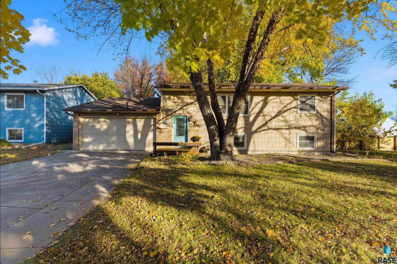 1912 Hunters Cir Circle - Photo 1