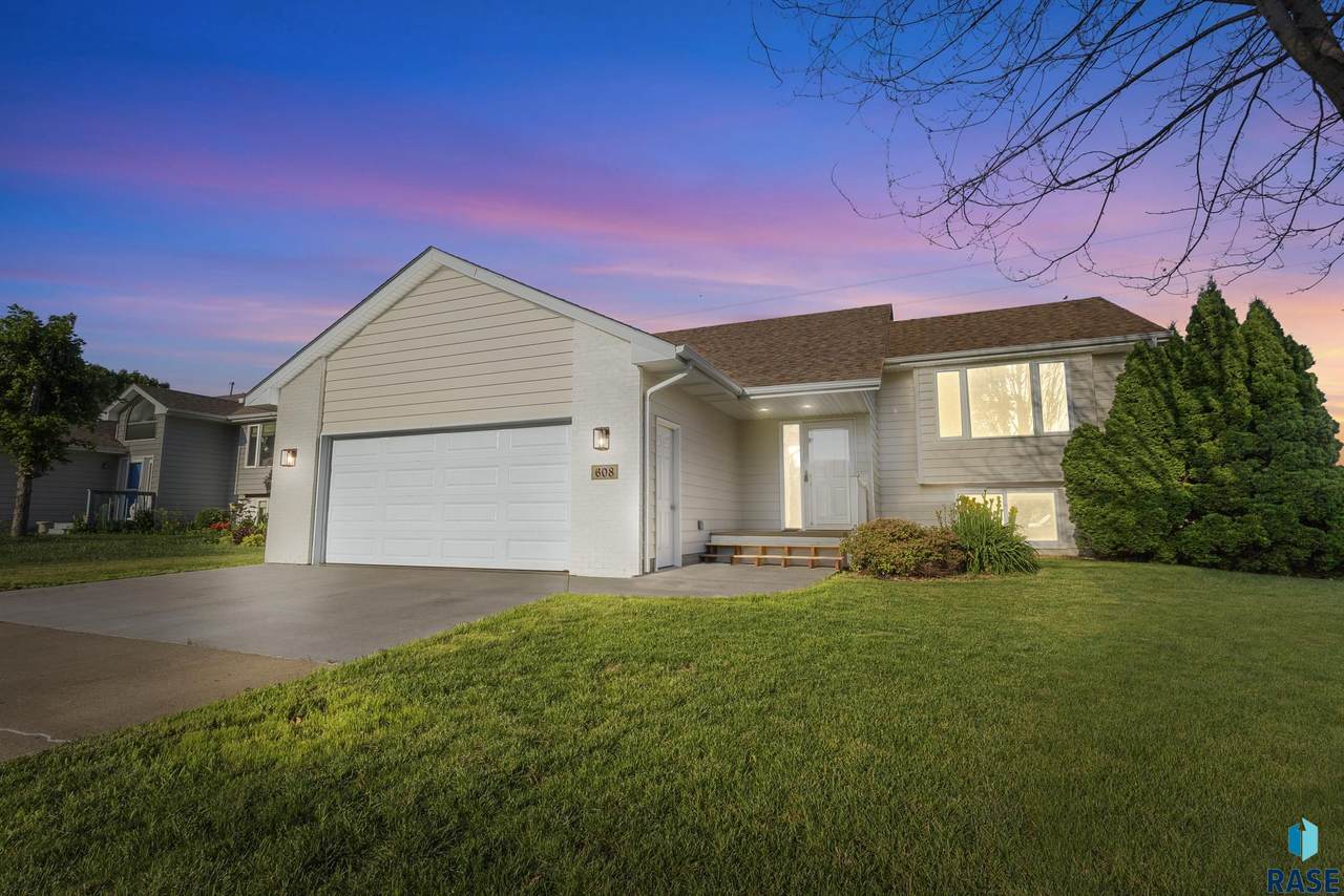 608 Dubuque Ave Avenue - Photo 1