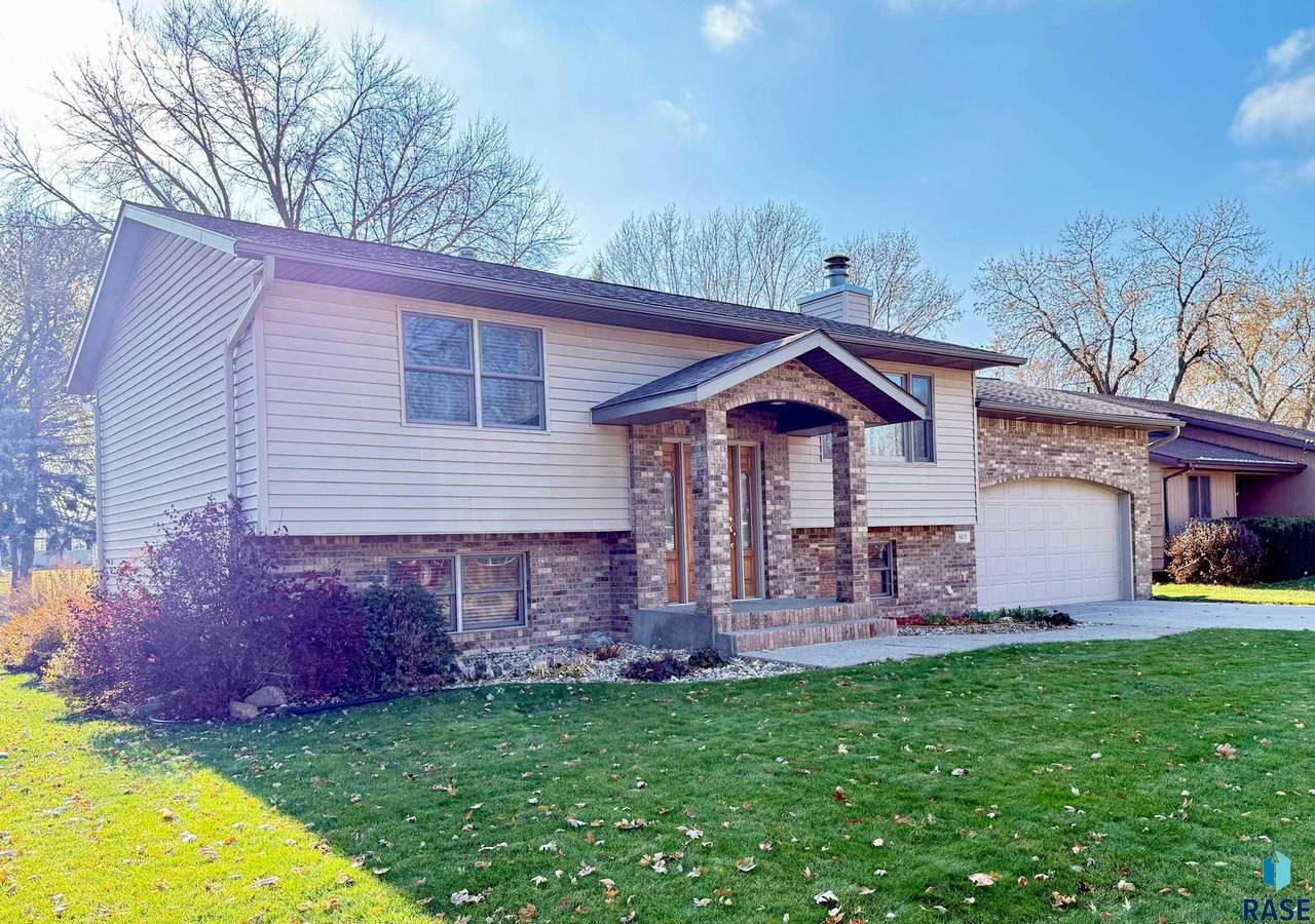 605 14th Ave Avenue - Photo 1