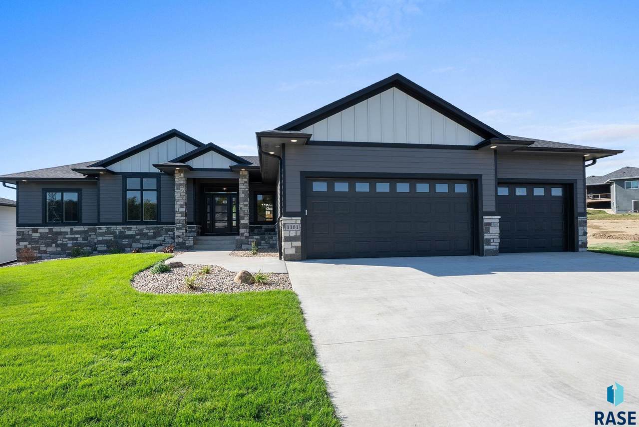 1101 Scots Pine Dr Drive - Photo 1