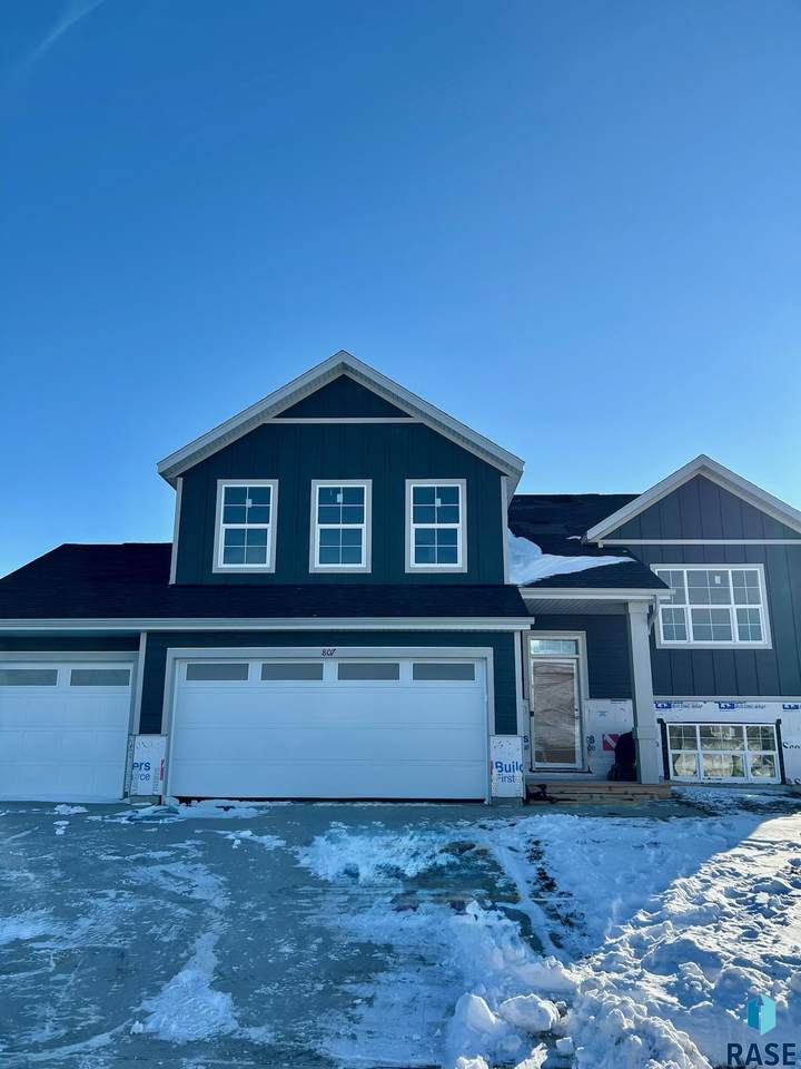 807 Estate St Street - Photo 1