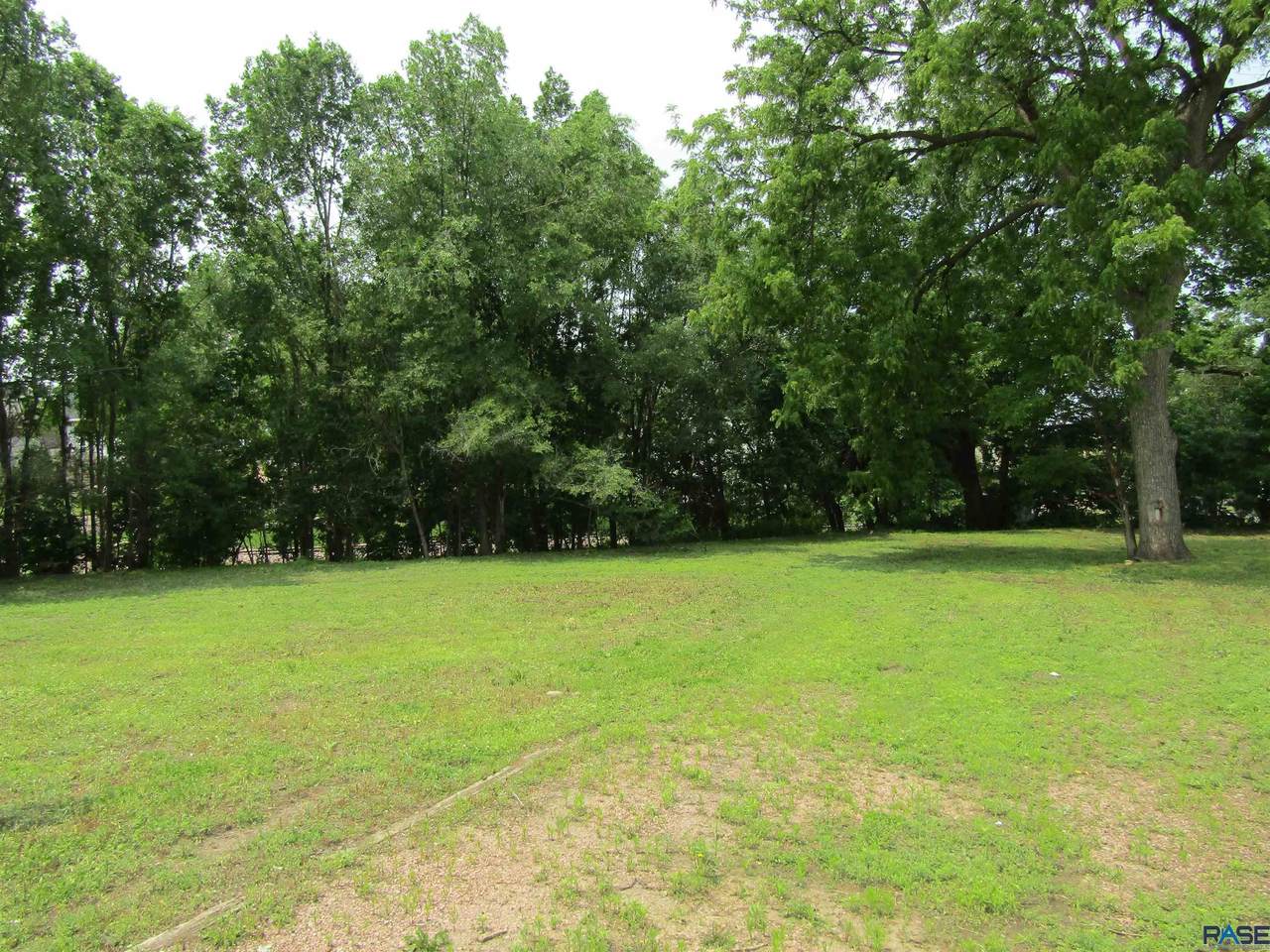 219 S Covell Ave - Photo 1