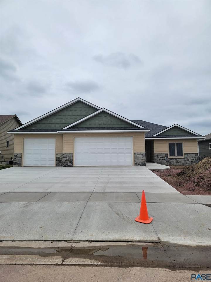 3608 High Plains Cir - Photo 1