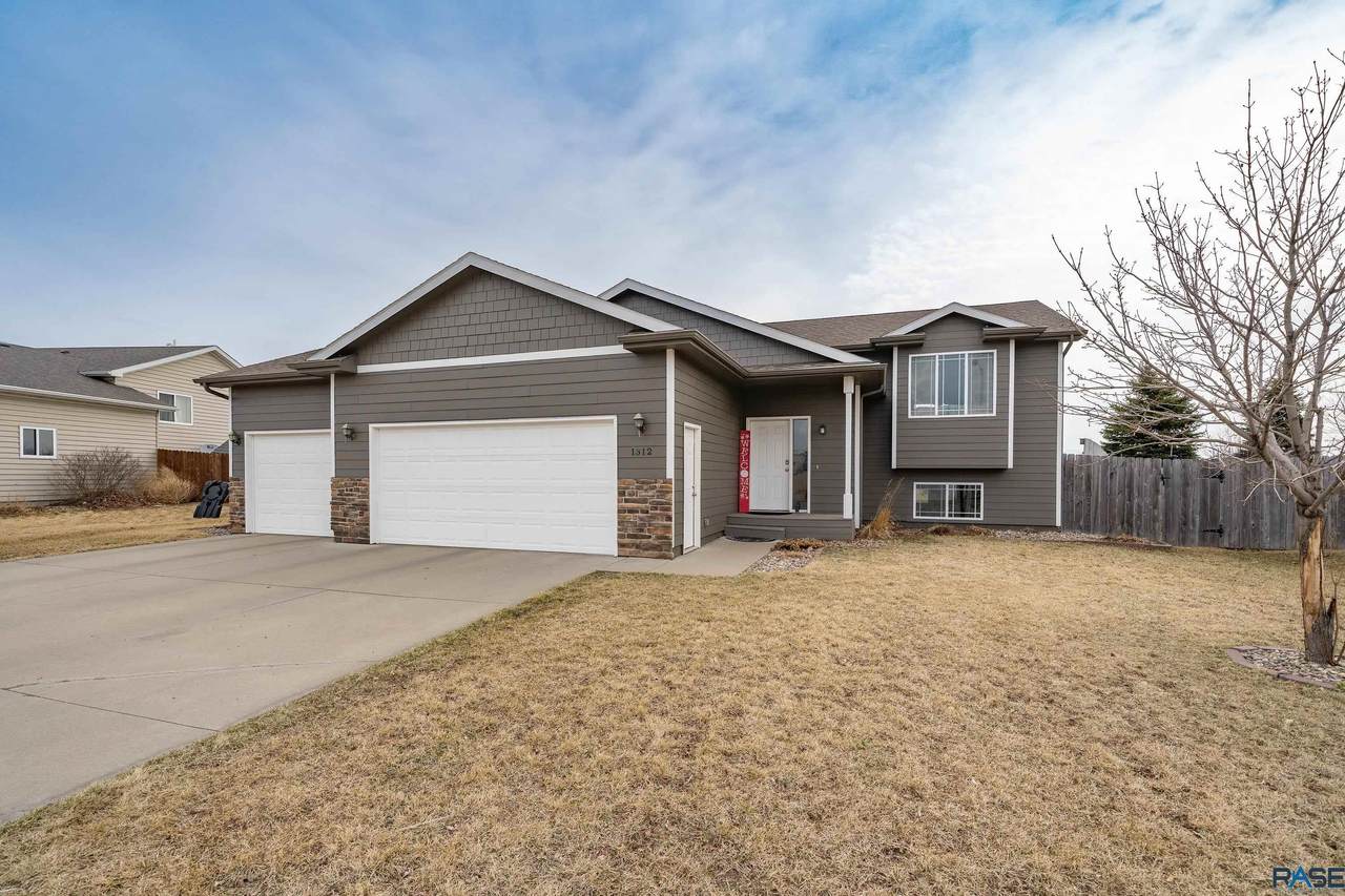 1312 Meadowbrook Trl - Photo 1