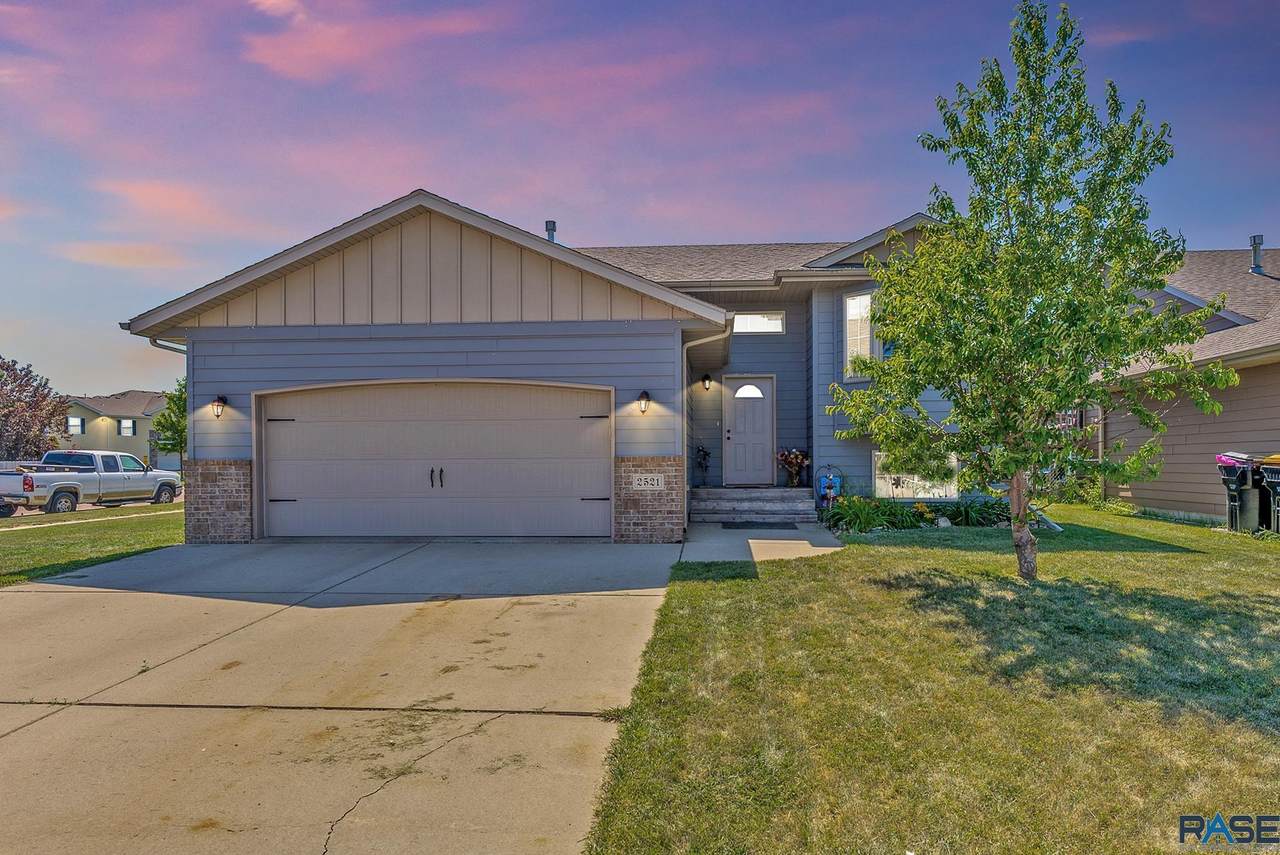 2521 Lancaster Dr - Photo 1