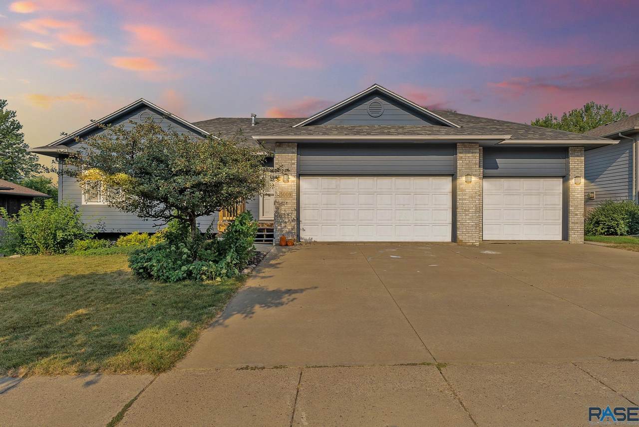 5009 Lewis Ave - Photo 1