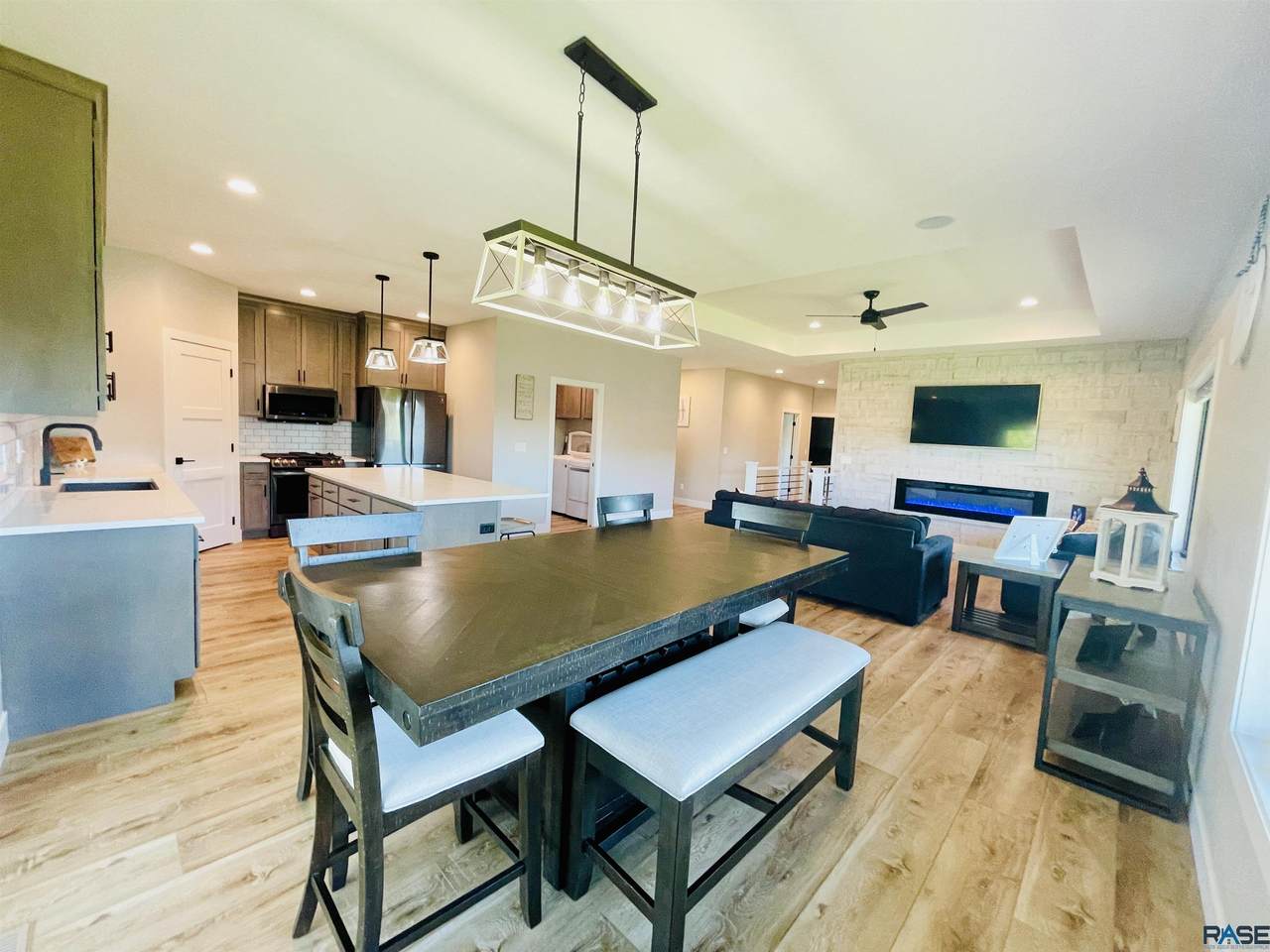 2820 Daybreak Cir - Photo 1