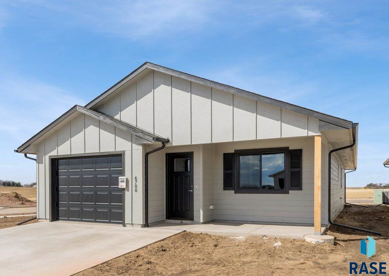 1612 Tina Dr Drive - Photo 1