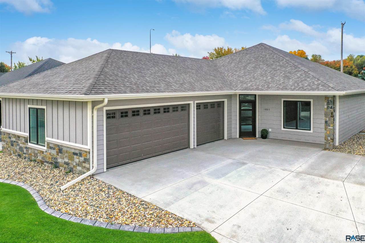 1031 Clubhouse Ct - Photo 1
