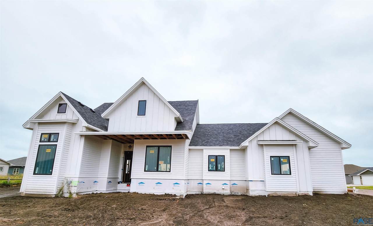 203 Central Cir - Photo 1