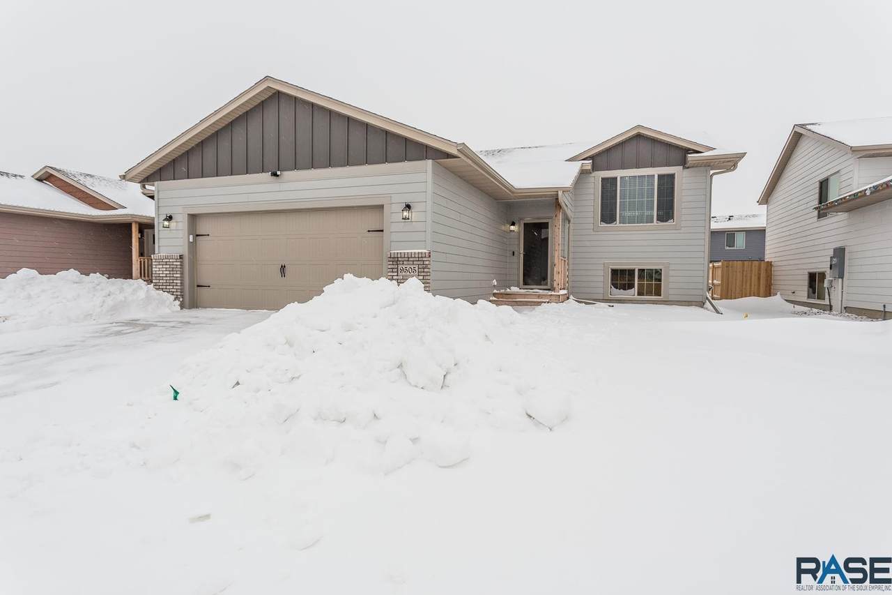 9505 Liam St - Photo 1